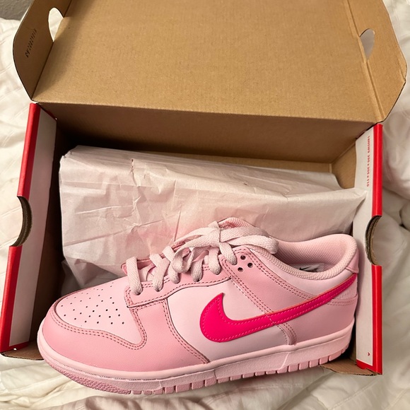 Nike dunk low rise gs triple pink size 7Y Boy. - Picture 2 of 4